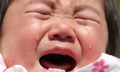 bébé-manipulation-pleurs