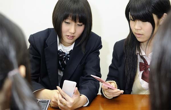 smartphone-lycéens-japon